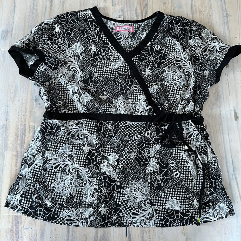 Koi Women’s Halloween Scrub Top XL Worn once